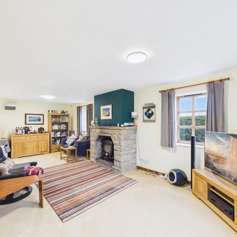 4 bedroom detached house to rent - Photo 1
