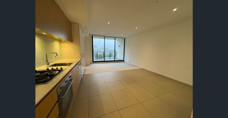 Over size one bedroom | Central Location Close to Everything - Photo 4