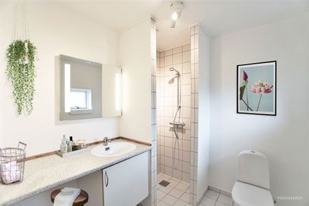 Indretningsvenlig lejebolig i Odense S med seperat køkken, skøn altan samt gratis parkering - Photo 5