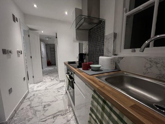 2 bedroom flat share to rent - Photo 1