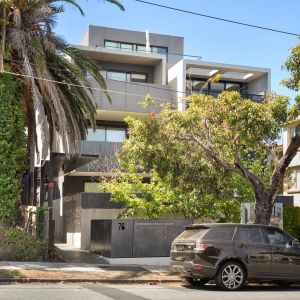 Light-filled sanctuary for a brilliant bayside lifestyle – FULLY FURNISHED and open for an offer - Photo 3