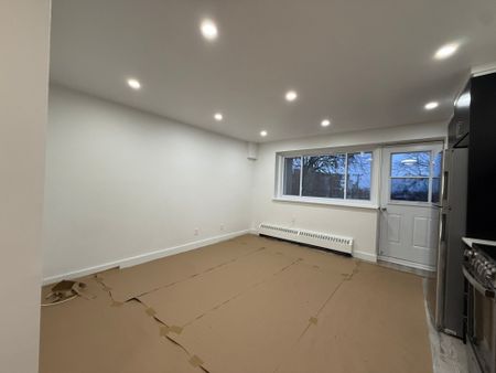 Appartement à louer - Montréal (Côte-des-Neiges/Notre-Dame-de-Grâce) (Côte-des-Neiges) Appartement à louer - Montréal (Côte-des-Neiges/Notre-Dame-de-Grâce) (Côte-des-Neiges) - Photo 2