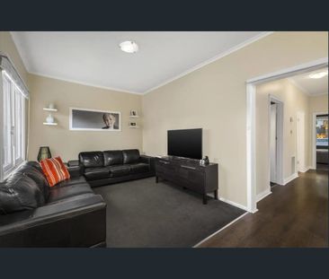 Comfortable Family Living in the Heart of Ringwood East - Photo 1
