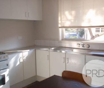 NICE AND QUIET ONE BEDROOM IN WINDSOR B/L - Photo 3