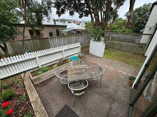 City fringe townhouse retreat - Photo 1