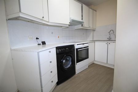 1 Bedroom Flat - Purpose Built To Let - Photo 4