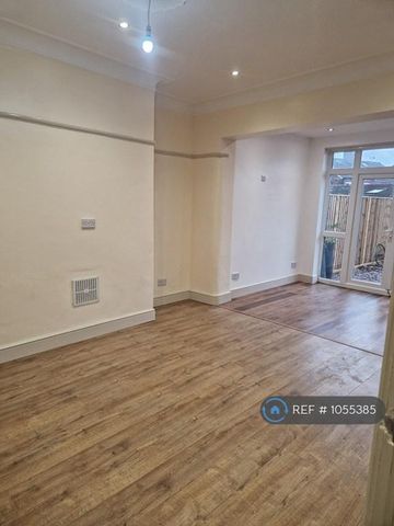 1 bedroom in a house share to rent - Photo 4