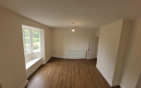 4 bedroom detached house to rent - Photo 2