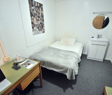 7 Bed Terraced House, Hillside Court, RG1 - Photo 6