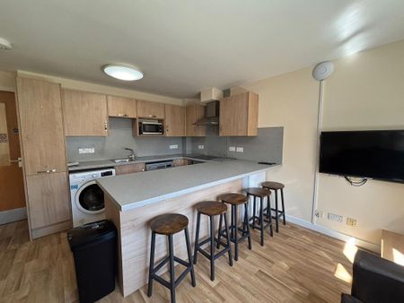 5 bedroom flat to rent - Photo 3