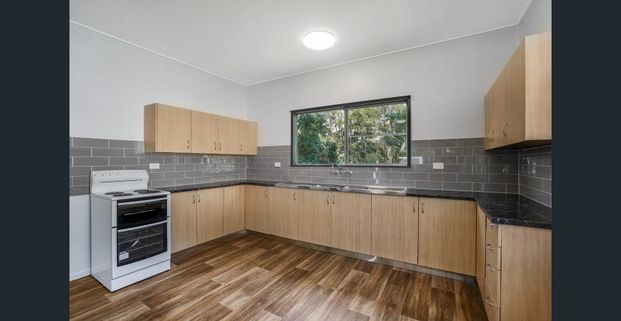 Spacious 3 Bedroom Home In Prime Location - Photo 1