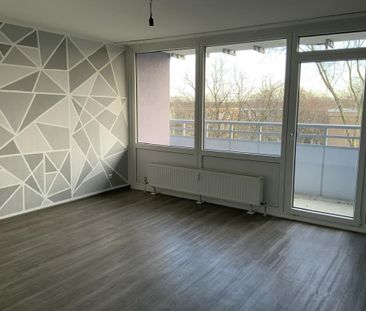 Helle 2-Zimmer-Wohnung mit Vinylboden und RENOVIERUNGSGUTSCHEIN - Photo 1