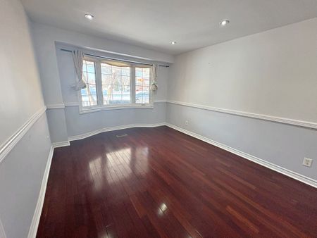 For Lease - 90 Penny Crescent, Markham, Ontario - Photo 3