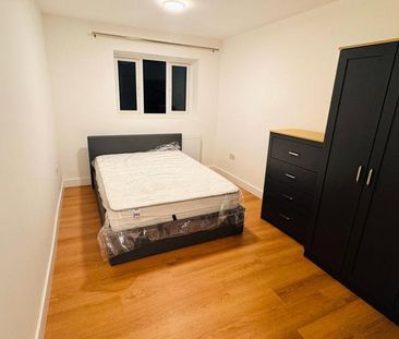 8 bedroom semi-detached house to rent - Photo 1