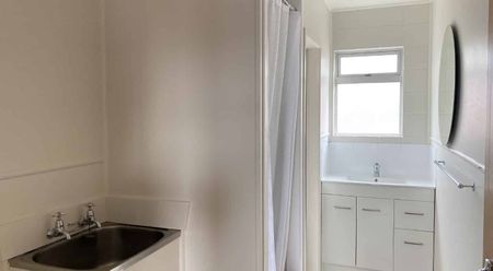 Tidy Upstairs One Bedroom in Hamilton East - Close to Uni - Photo 5