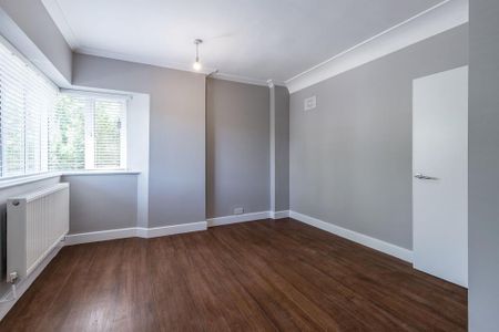 4 bedroom flat to rent - Photo 2