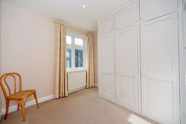 Park Road, Godalming - 4 bedrooms Property for lettings - Seymours - Photo 1