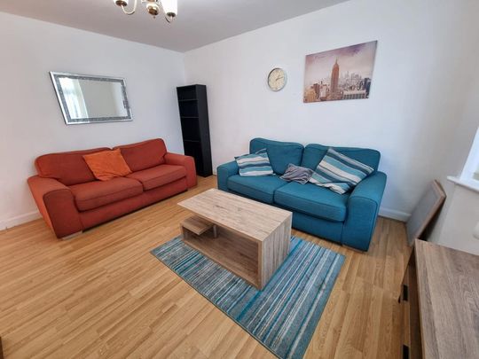 4 bedroom semi-detached house to rent - Photo 1