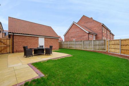 4 bedroom link detached house to rent - Photo 2