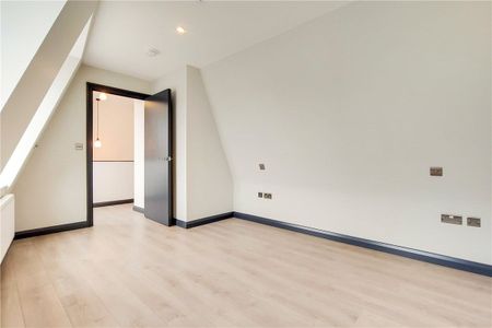 A stunning two double bedroom apartment set over two floors and located on Marylebone High Street. - Photo 5