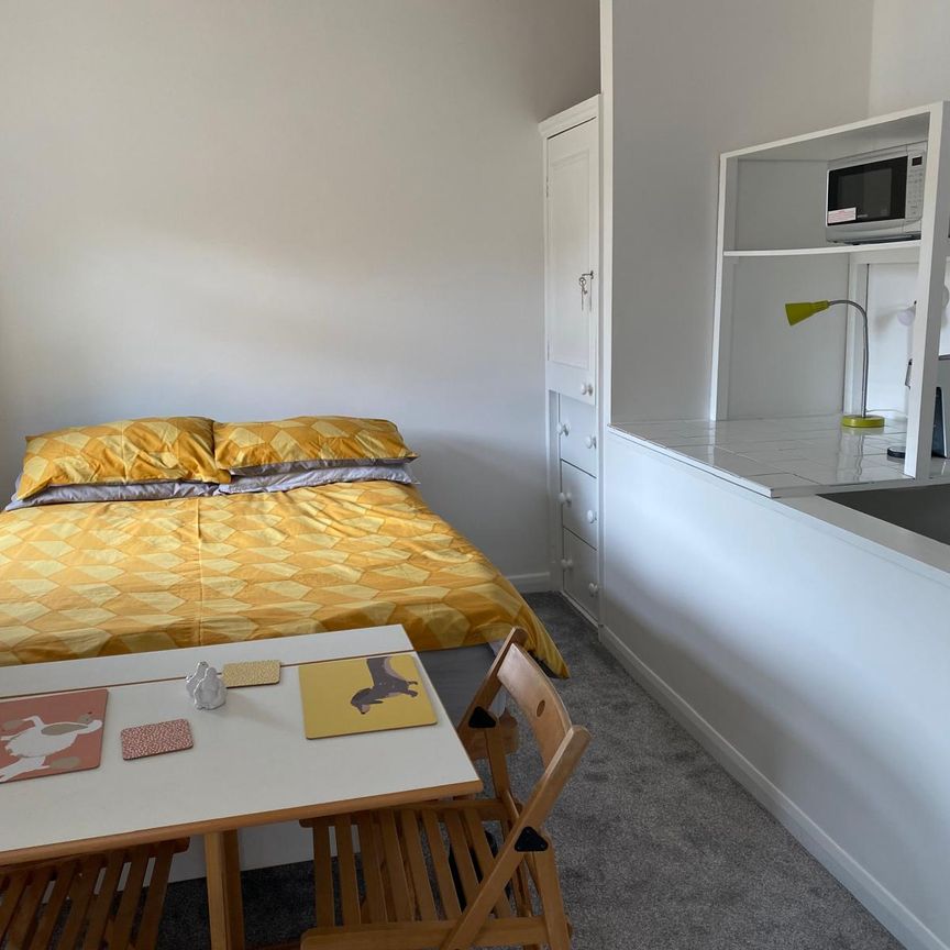 Self Contained Studio for Rent in East Dulwich - Photo 1