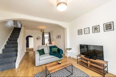 5 Bed Semi-Detached House, Ridley Road, L6 - Photo 4