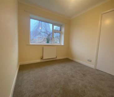 3 bedroom detached bungalow to rent - Photo 4