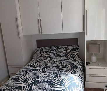 Room in a Shared House, Reading, RG30 - Photo 3