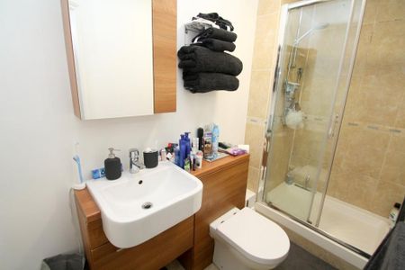 2 bedroom apartment to rent - Photo 4