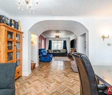 4 bedroom detached house to rent - Photo 1