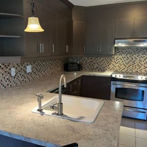 Appartement, logement à louer 41/2 pièces meublées, chauffé éclairées etc. 2 stationnements - Photo 2