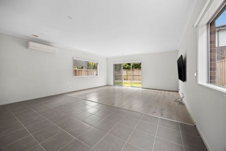 Effortless Contemporary Living In Desirable Pocket - Photo 2