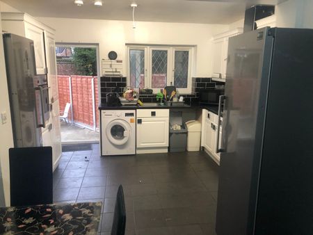 Room in a Shared House, Brassie Avenue, W3 - Photo 4