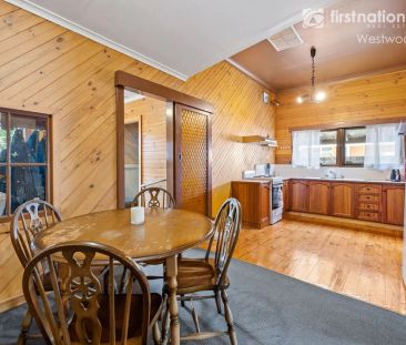 “Charming Cottage” - Photo 1