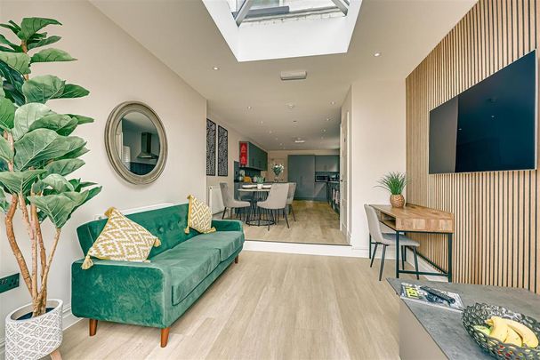 1 bedroom in a house share to rent - Photo 1