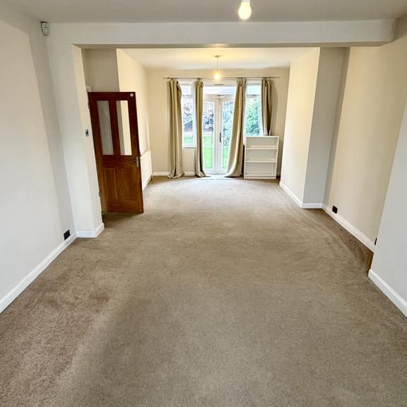 3 bedroom end of terrace house to rent - Photo 1