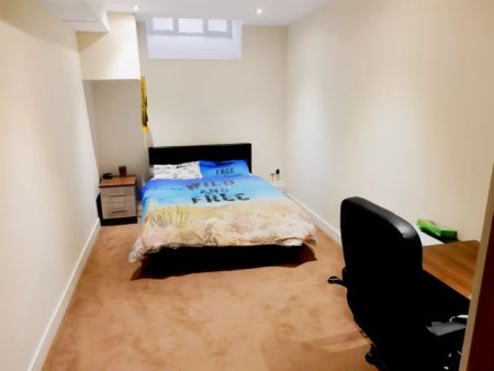 4 Bed 1 Bath - Photo 2