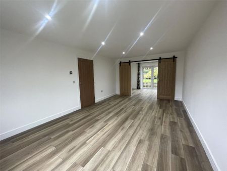 4 bedroom detached house to rent - Photo 3