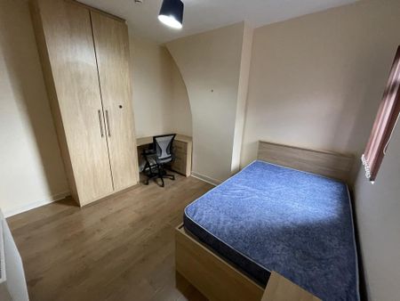 9 bedroom townhouse to rent - Photo 4