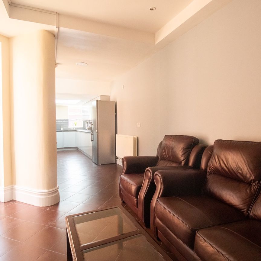 7 Bed Terraced House, Victoria Park Road, LE2 - Photo 1
