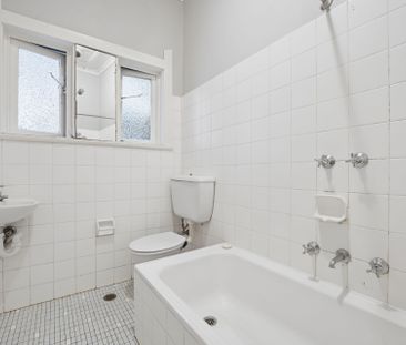 Apartment For Lease In Boutique Art Deco Block Of 4 Units - Photo 1