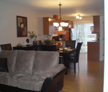 4.5 SUR 2ÉTAGE/ TRÈS BEAU / ST-RÉMI / 1475 / JUILLET - Photo 3