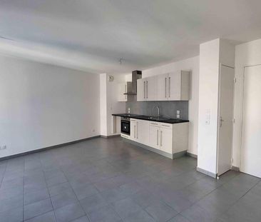 Location Appartement 2 pièces 47m² LYON 7ème - Photo 5
