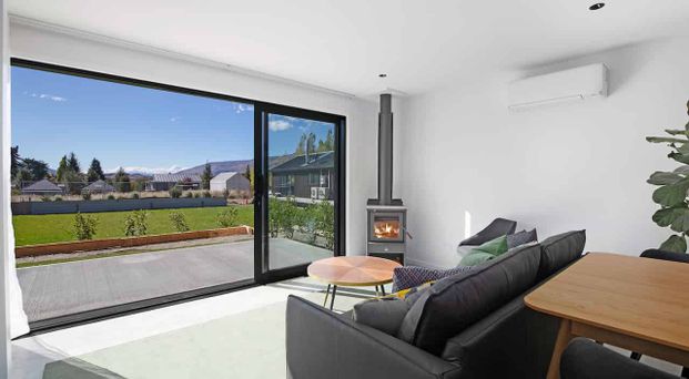 3 Bedroom, Fully Furnished, 6 Month Lease - Photo 1