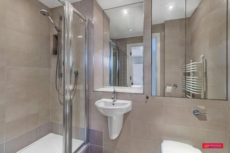 3 bedroom flat to rent - Photo 2