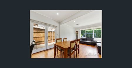 Light Filled Modern Family Living - 3 bedroom home + renovated bungalow - Photo 2