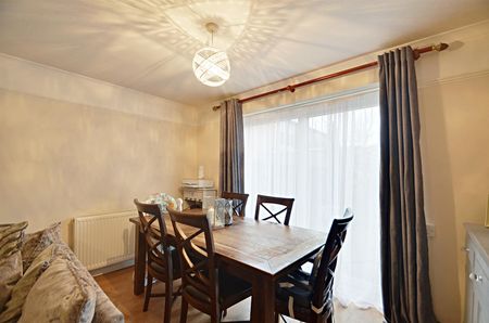 2 bedroom maisonette - Photo 2