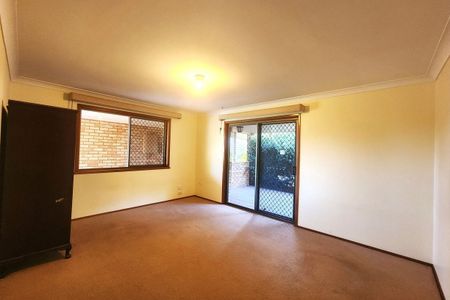 Spacious and elevated home in Camelot Estate - Photo 2