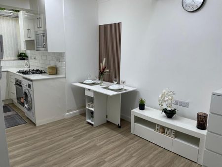 Studio to rent - Photo 2