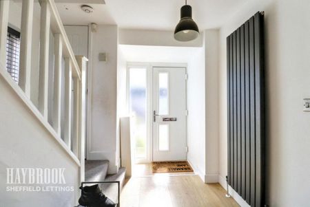 3 bedroom semi-detached house to rent - Photo 2